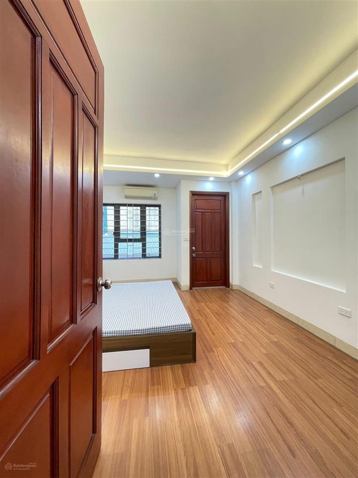 Nhà đẹp phố nam dư  lĩnh nam ô tô đỗ cổng 30m2 * 5 tầng * 3 ngủ giá 7,5 tỷ