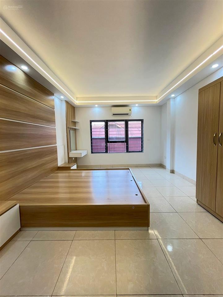 Nhà đẹp phố nam dư  lĩnh nam ô tô đỗ cổng 30m2 * 5 tầng * 3 ngủ giá 7,5 tỷ