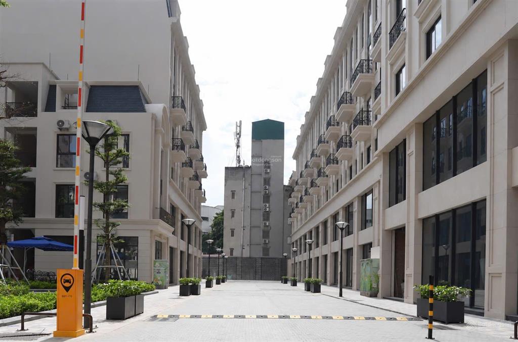 1 suất ngoại giao sở hữu liền kề the heritage 29 láng hạ. tài sản truyền đời. giá lại tốt ạ