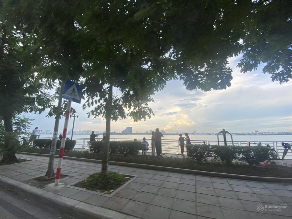 Bán nhà mặt phố trích sài, view trực diện hồ tây. 6 tầng có hầm, sổ đỏ nở hậu