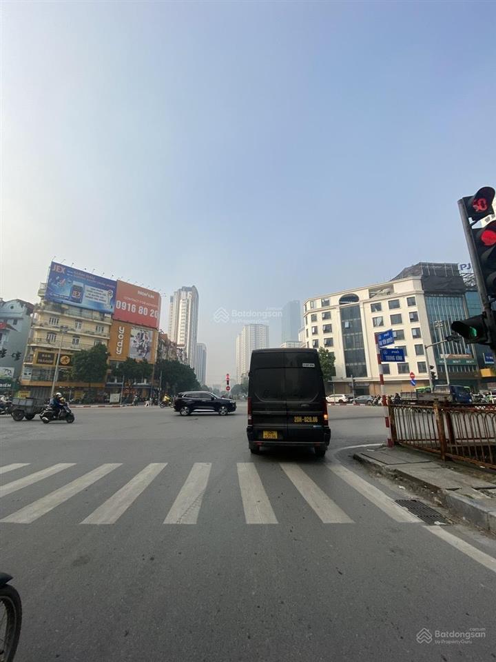 Bán mảnh đất mặt phố lạc long quân, tây hồ. nở hậu, có ngõ sau, vỉa hè rộng 4m