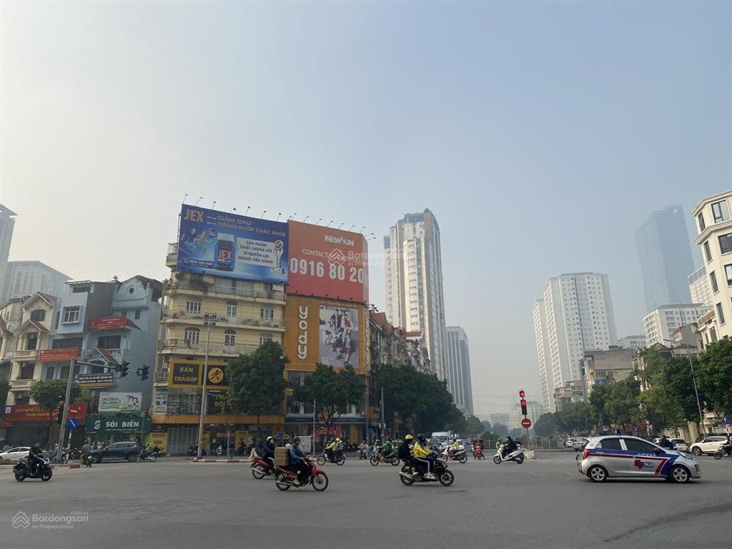 Bán mảnh đất mặt phố lạc long quân, tây hồ. nở hậu, có ngõ sau, vỉa hè rộng 4m