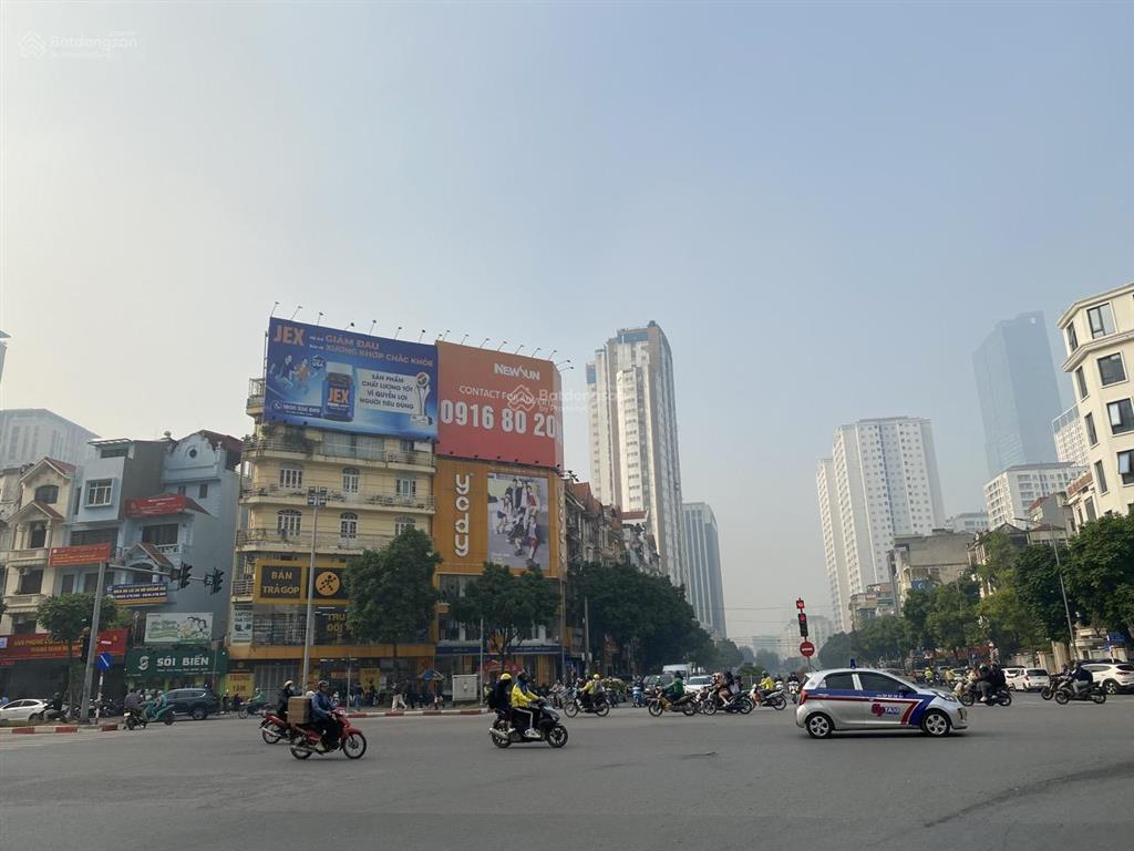 Bán mảnh đất mặt phố lạc long quân, tây hồ. nở hậu, có ngõ sau, vỉa hè rộng 4m