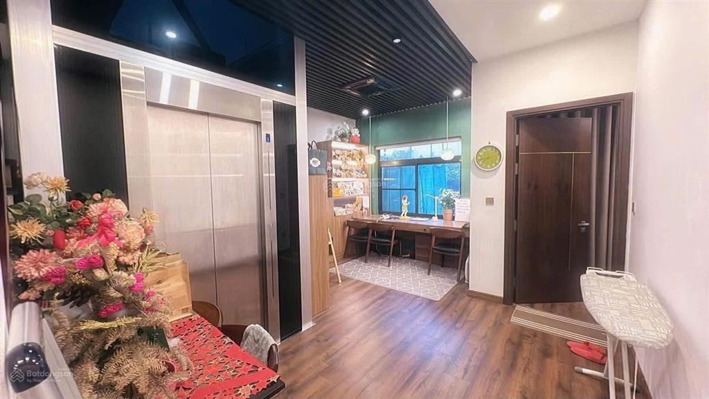 Bán biệt thự ciputra giá chỉ 300tr/m2, 4 tầng thang máy sân vườn, mặt tiền 10m