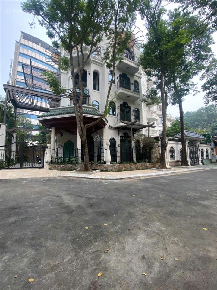 Bán tòa văn phòng 8 tầng khu vực ngoại giao đoàn, tây hồ tây, mặt tiền 8.5m. giá 400tr/m2