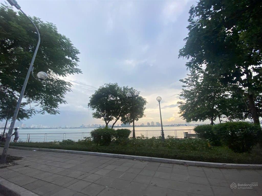 Bán thửa đất lớn quảng an, tây hồ view thung lũng hoa hồ tây. mặt tiền rộng 30m.