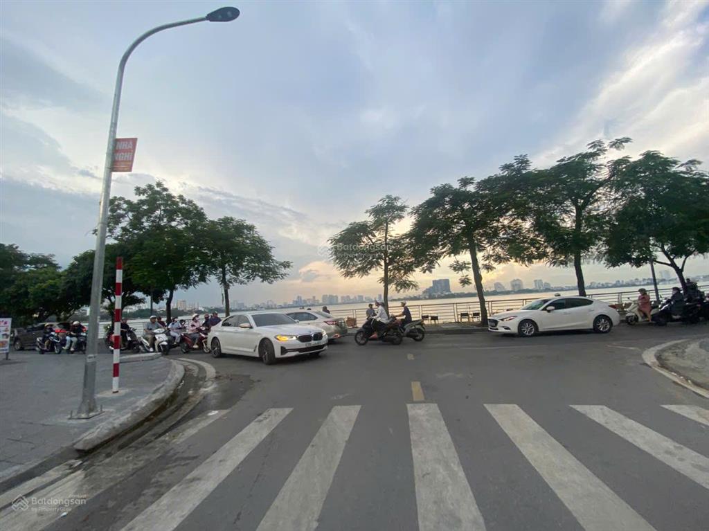 Bán thửa đất lớn quảng an, tây hồ view thung lũng hoa hồ tây. mặt tiền rộng 30m.