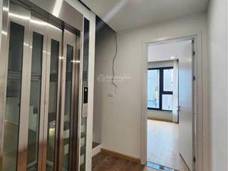 Bán nhà lạc long quân, 6 tầng thang máy, ô tô tránh trước nhà. mặt tiền 5.5m