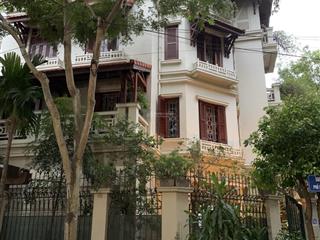 Biệt thự siêu hiếm, làng kiến trúc 45a p.võng thị vip tây hồ, lô góc 3 thoáng, dt170m. giá 105 tỷ