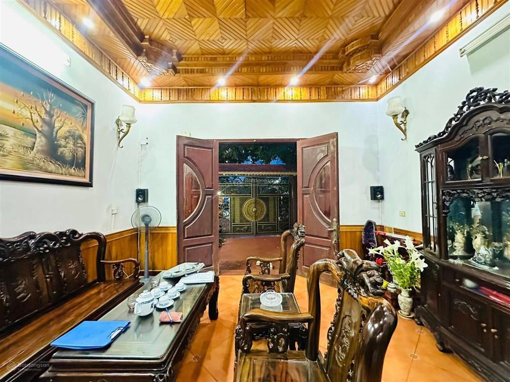 Biệt thự siêu hiếm, làng kiến trúc 45a p.võng thị vip tây hồ, lô góc 3 thoáng, dt170m. giá 105 tỷ