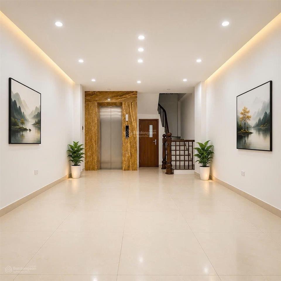 Bán nhà phố hoàng văn thái 41m2 x 8 tầng mt 4m thang máy ô tô vào nhà ngõ thông 18.5 tỷ.