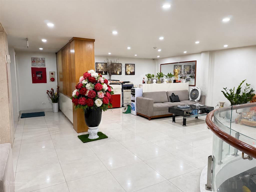Bán tòa văn phòng kết hợp ở 105m x 9 tầng mt 9m ô tô tránh gần hồ phố nguyễn xiển 52,5 tỷ