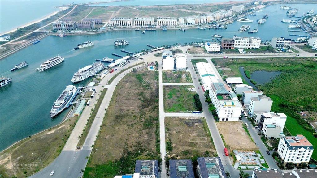 Trí đại bán khách sạn tuần châu, sát bến du thuyền, 11 phòng, full nội thất, vận hành tốt