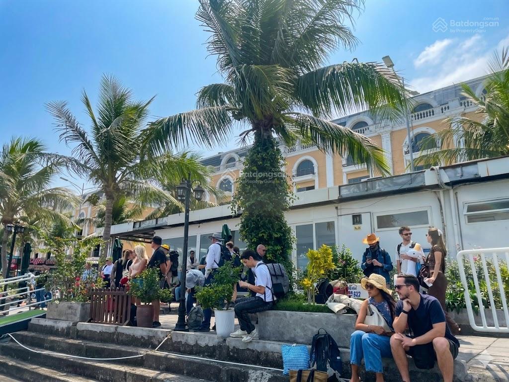 Trí đại bán liền kề l80, 5 tầng, 108 m2, giá 5,2 tỷ. 0973 670 ***