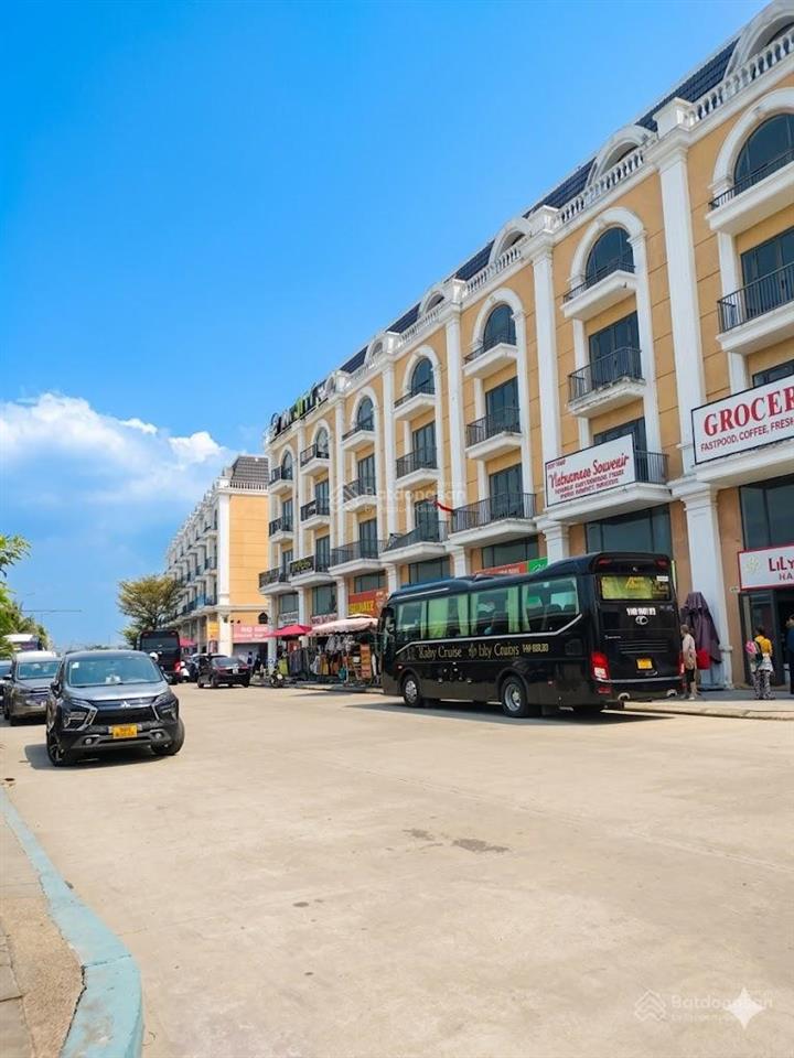 Trí đại bán căn áp góc, bến du thuyền, mặt cảng, 108 m2, sổ đỏ giá chỉ 8,x tỷ