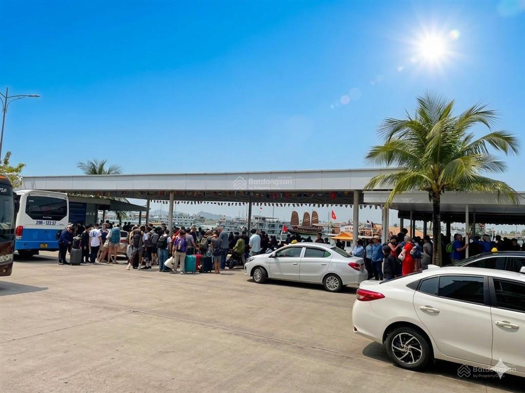 Trí đại bán căn áp góc, bến du thuyền, mặt cảng, 108 m2, sổ đỏ giá chỉ 8,x tỷ