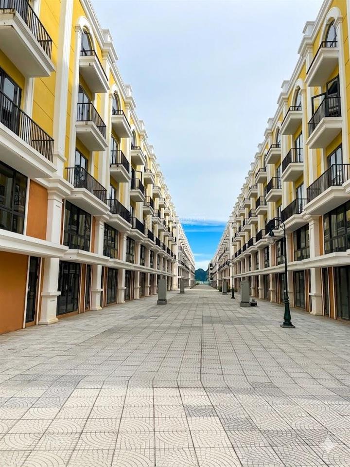 Trí đại siêu phẩm nghỉ dưỡng  bán căn g92 tuần châu  mặt đường 38m , sổ đỏ giá 5,x tỷ