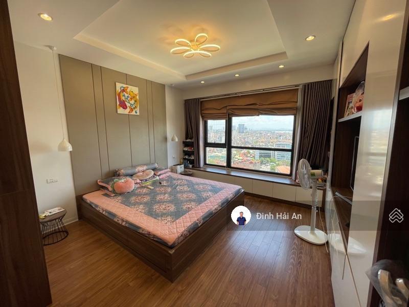 Chỉ 4.5 tỷ  căn góc  bc đông nam  chung cư đền lừ  view hồ  2pn 2wc