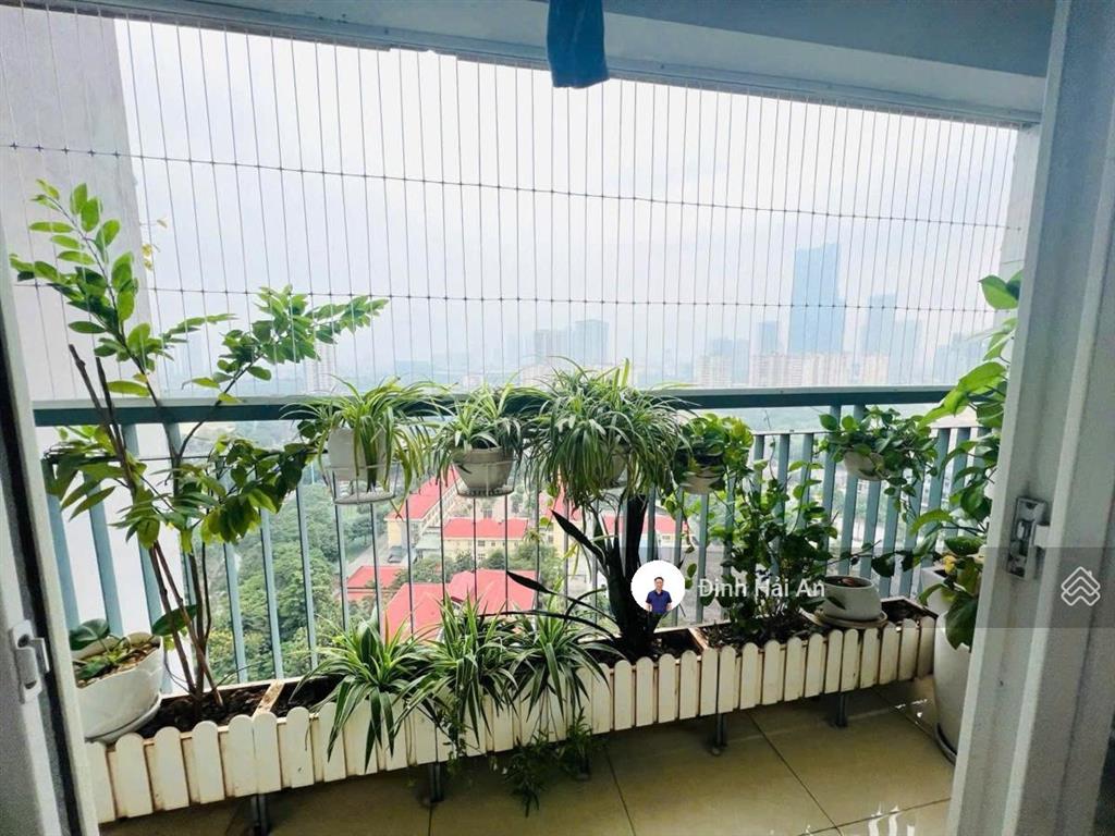 Bán căn hộ lô góc 3 mặt thoáng trung tâm cầu giấy  3pn  2wc  80trđ/m2