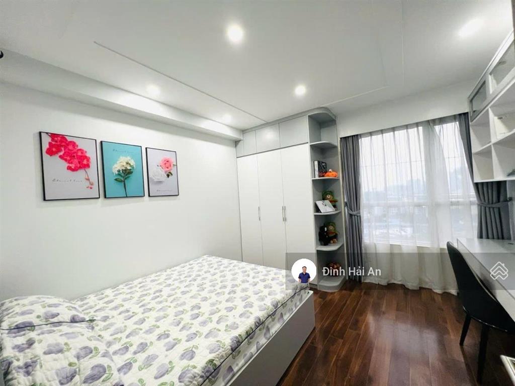 Bán căn hộ lô góc 3 mặt thoáng trung tâm cầu giấy  3pn  2wc  80trđ/m2