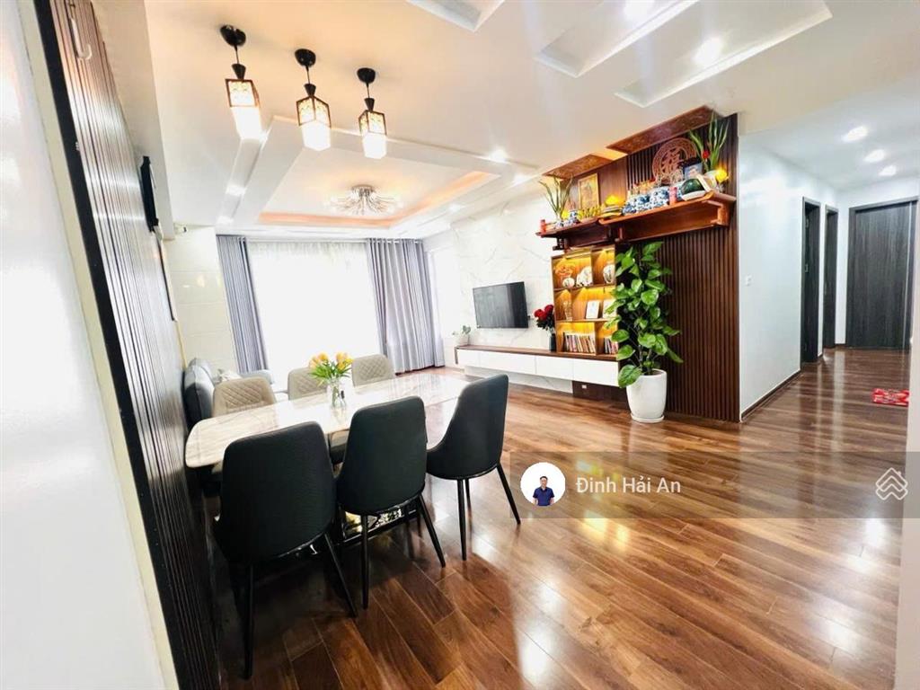 Bán căn hộ lô góc 3 mặt thoáng trung tâm cầu giấy  3pn  2wc  80trđ/m2