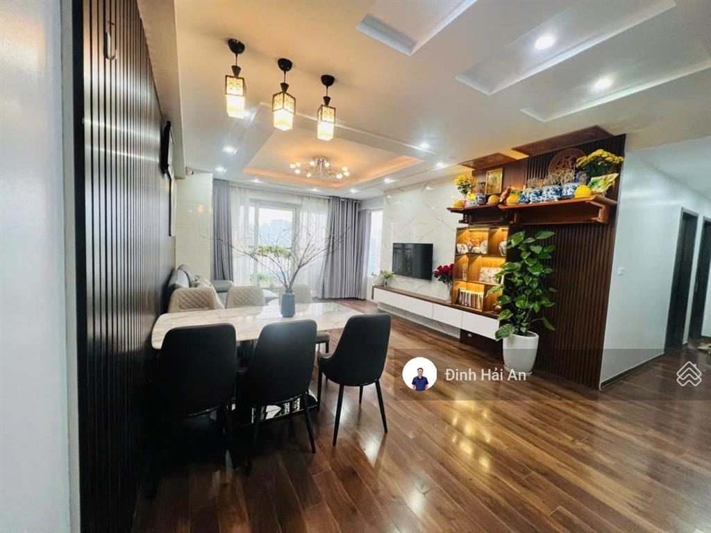 Bán căn hộ lô góc 3 mặt thoáng trung tâm cầu giấy  3pn  2wc  80trđ/m2
