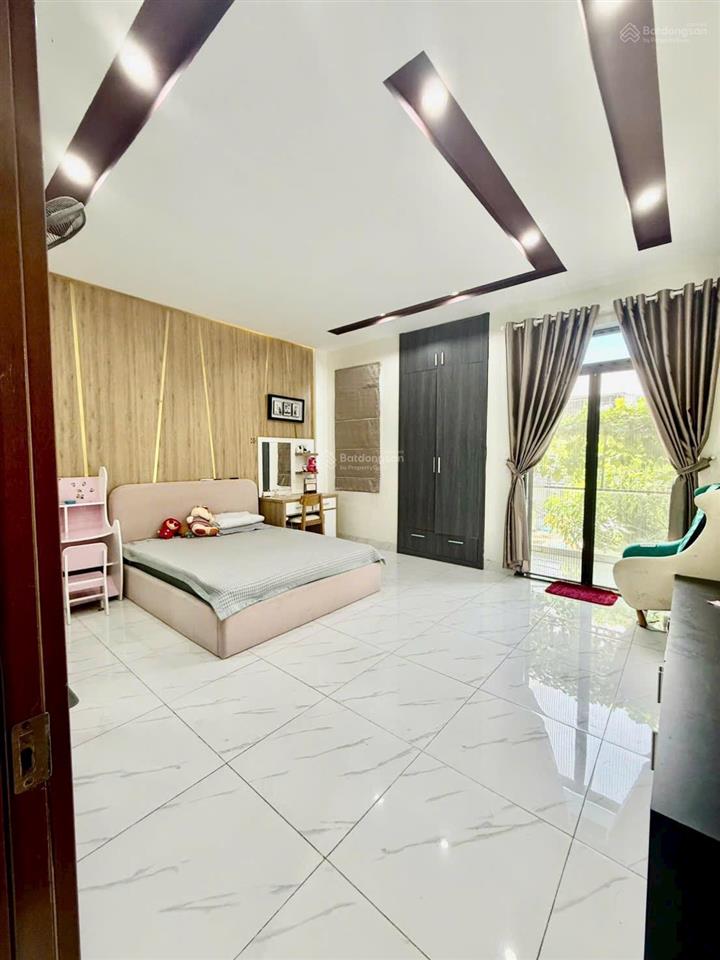 Em chính chủ cần tiền nên em xuống giá bán nhà kiên cố 3 tầng, nhà đẹp, sạch sẽ, thoáng mát ạ!