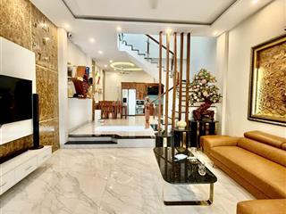 Em chính chủ cần tiền nên em xuống giá bán nhà kiên cố 3 tầng, nhà đẹp, sạch sẽ, thoáng mát ạ!