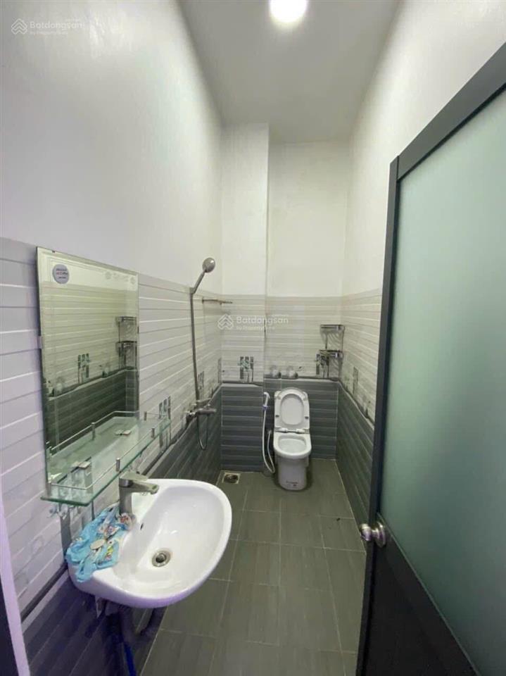Cho thuê nhà 1 trệt 2 lầu p. thống nhất, biên hòa . 0906 694 ***