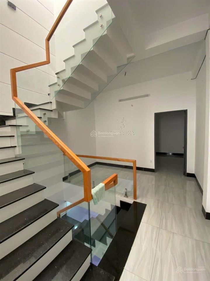 Cho thuê nhà 1 trệt 2 lầu p. thống nhất, biên hòa . 0906 694 ***