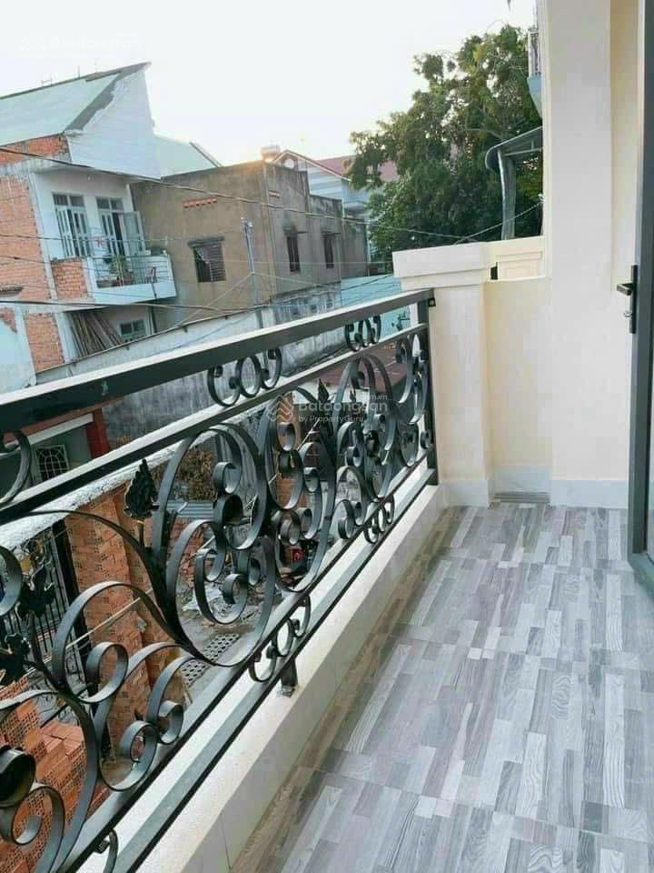 Bán căn nhà p. tân phong ngay chợ phúc hải. 0906 694 ***