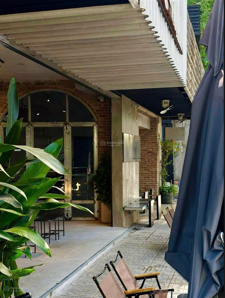 Sang quán cafe 18 mét mặt tiền ngay công viên biên hùng 350 triệu. sđt 0906 694 ***