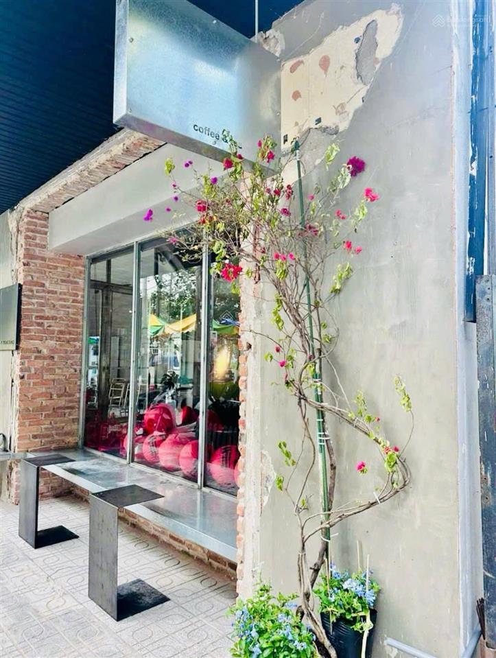 Sang quán cafe 18 mét mặt tiền ngay công viên biên hùng 350 triệu. sđt 0906 694 ***