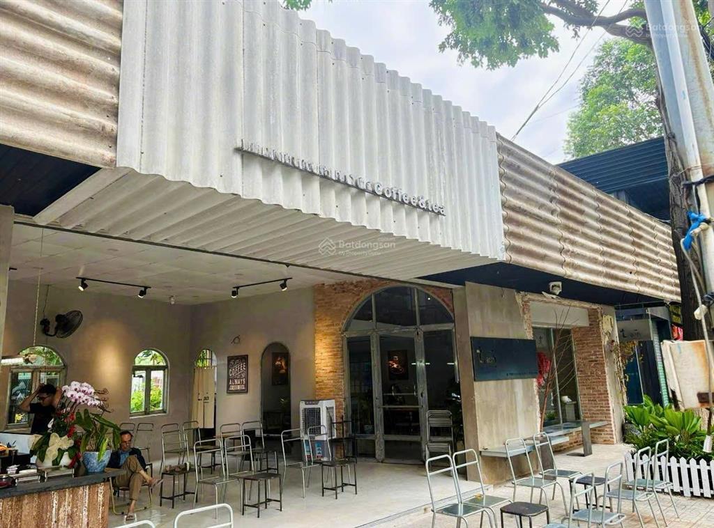 Sang quán cafe 18 mét mặt tiền ngay công viên biên hùng 350 triệu. sđt 0906 694 ***