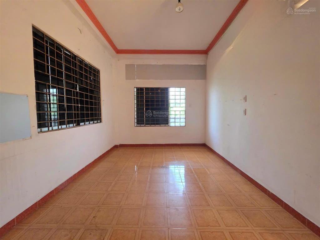 Cho thuê nhà 2 mặt tiền đường hà huy giáp . vị trí đẹp, mặt tiền kinh doanh sầm uất