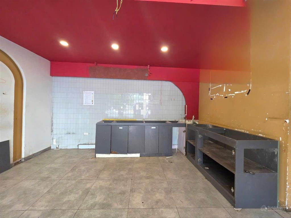 Cho thuê nhà 2 mặt tiền đường hà huy giáp . vị trí đẹp, mặt tiền kinh doanh sầm uất