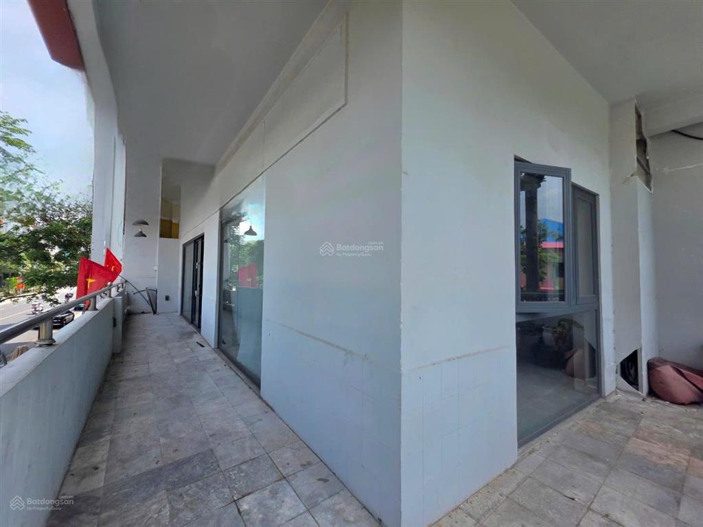 Cho thuê nhà 2 mặt tiền đường hà huy giáp . vị trí đẹp, mặt tiền kinh doanh sầm uất