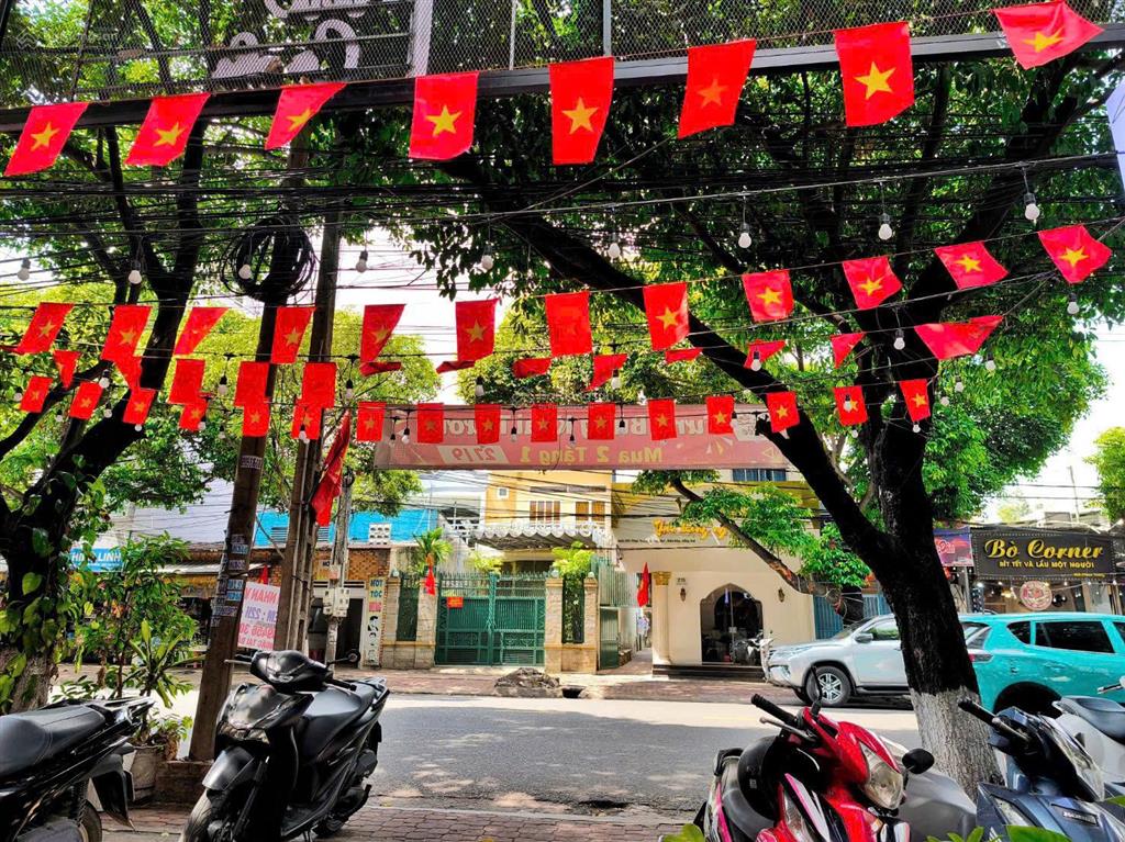 Bán nhà mặt tiền 500m2, hơn 300m2, sổ riêng công chứng ngay tại p thống nhất