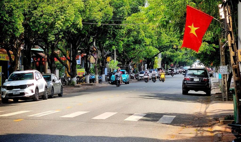 Bán nhà mặt tiền 500m2, hơn 300m2, sổ riêng công chứng ngay tại p thống nhất