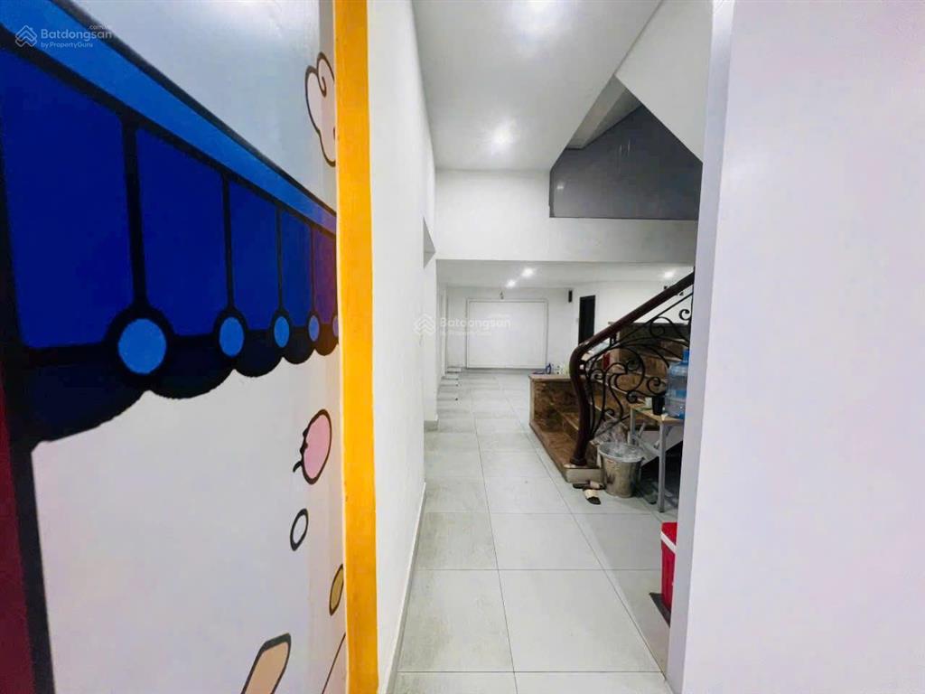 Cho thuê nhà 1 trệt 2 lầu mặt tiền đường 30/04 ngay vòng xoay biên hùng. p. trấn biên