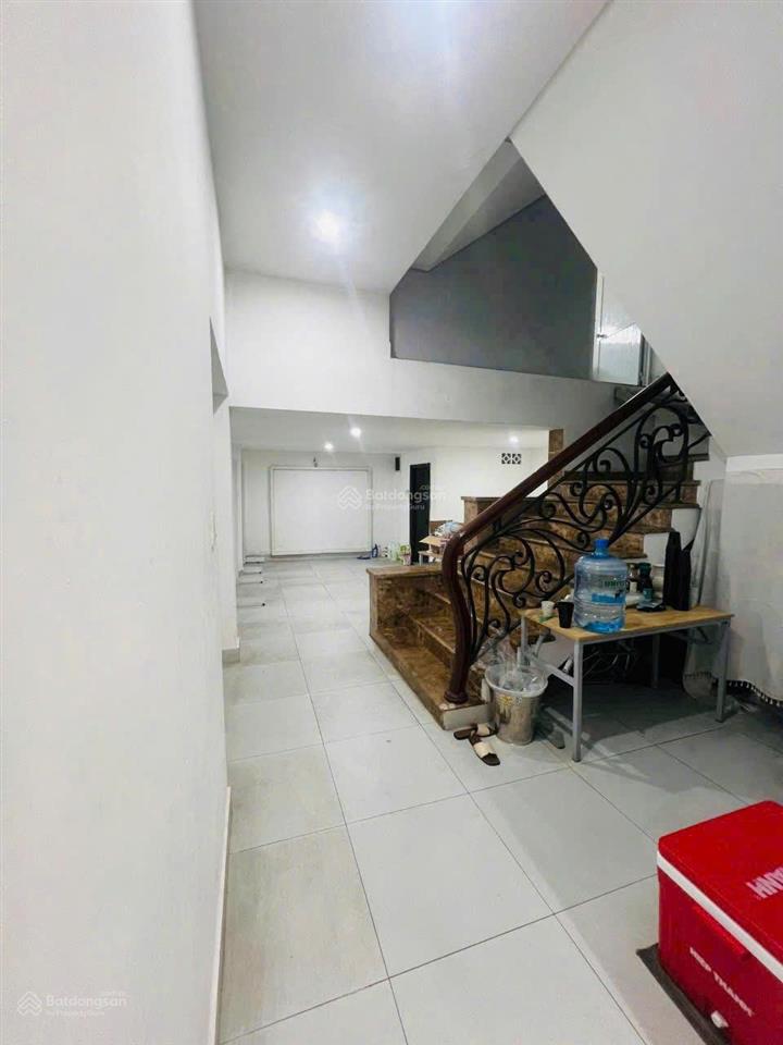Cho thuê nhà 1 trệt 2 lầu mặt tiền đường 30/04 ngay vòng xoay biên hùng. p. trấn biên