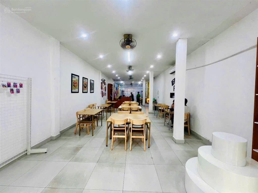 Cho thuê nhà 1 trệt 2 lầu mặt tiền đường 30/04 ngay vòng xoay biên hùng. p. trấn biên