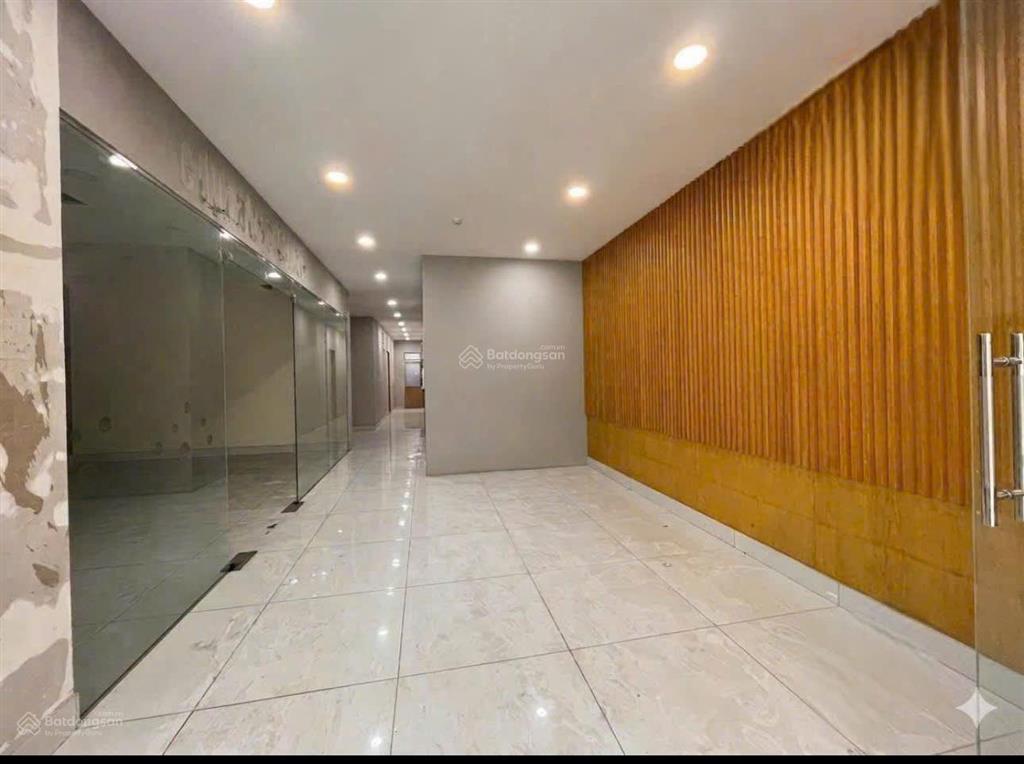Cho thuê tòa nhà mặt tiền đồng khởi  tam hiệp  8.4x24m  hầm xe, thang máy