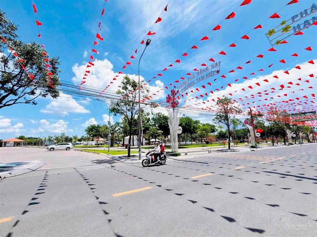Bán quỹ đất tmdv mặt tiền đường dương tử giang gần vincom biên hòa 6.725m2, giá 155 tỷ