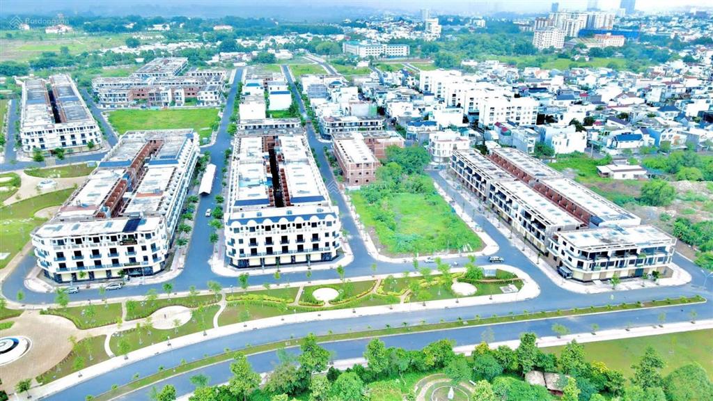 Bán gấp nhà 1t2l rẻ nhất khu chỉ 5,1 tỷ, bán nhà thô 1 trệt 2 lầu kdc bửu long 3