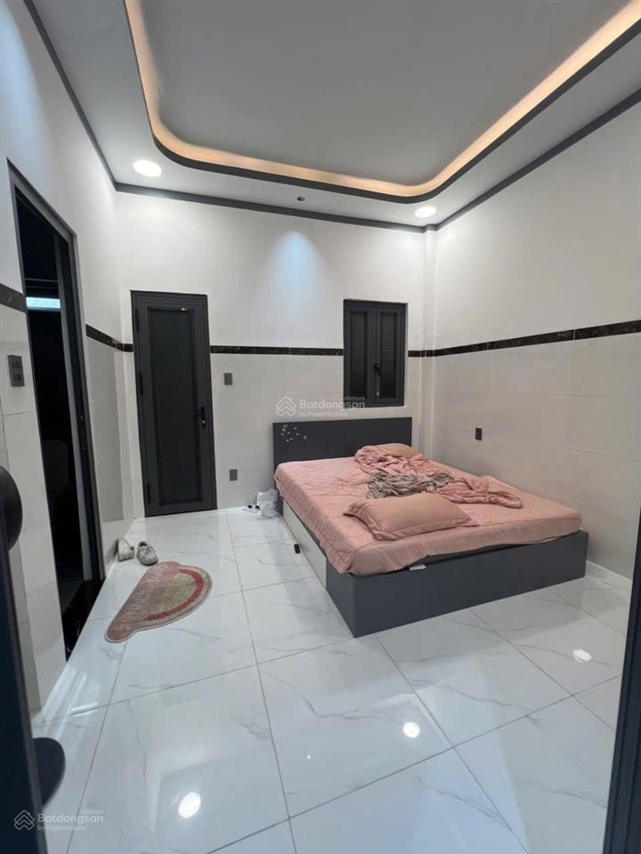 Bán nhà 1 trệt 1 lầu góc 3 mặt tiền thông thoáng p. trung dũng