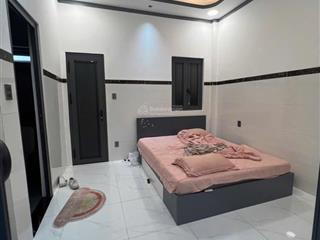 Bán nhà 1 trệt 1 lầu góc 3 mặt tiền thông thoáng p. trung dũng