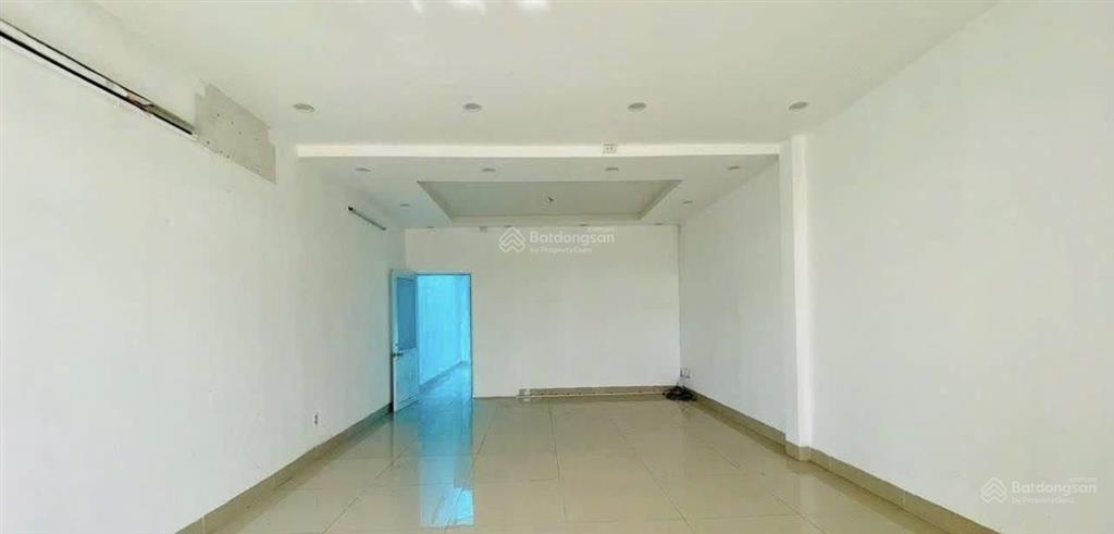 Cho thuê nhà 1 trệt 2 lầu mặt tiền đường n1 khu dân cư d2d