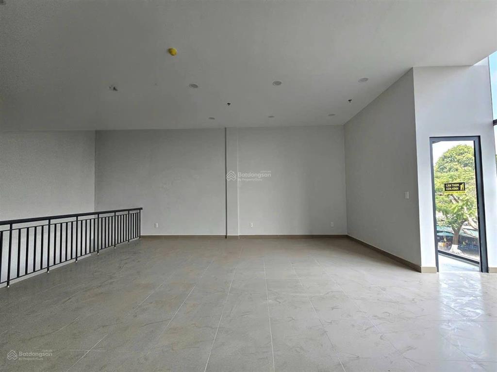 Cho thuê shophouse ngay khu trung tâm thương mại. phường quang vinh