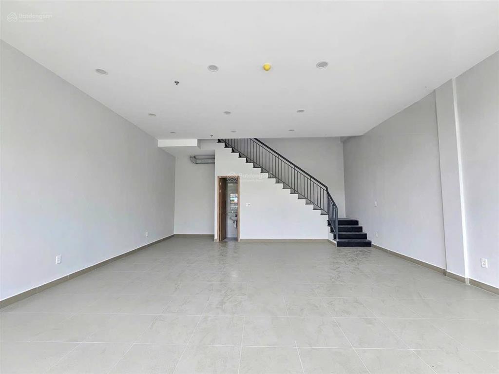 Cho thuê shophouse ngay khu trung tâm thương mại. phường quang vinh